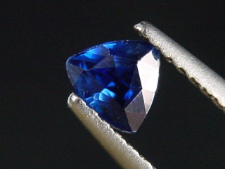 Kyanit / Disthen 0,48 Carat feines Blau Trillant