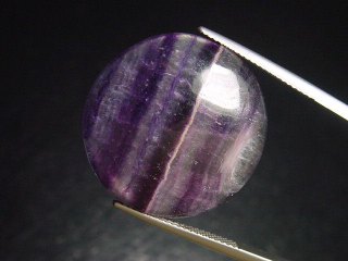 Fluorite 33,47 Ct. purple banded round cabochon