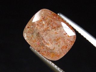 Quartz with Hematite 5,18 Ct. natural confetti inclusions b-quality