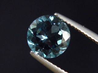 Topaz 2,31 Ct. fine London blue treated 8 mm round