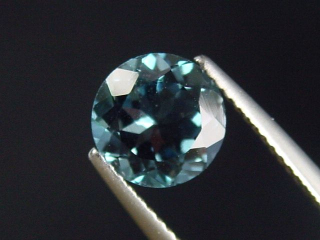 Topaz 2,31 Ct. fine London blue treated 8 mm round