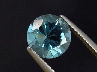 Topas 2,31 Ct. feines Londonblau behandelt 8 mm Runder Brillantschliff