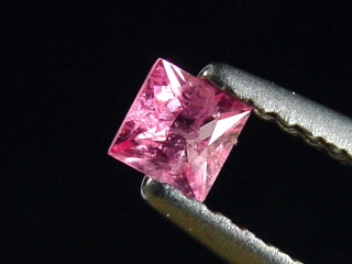 Rosa Spinell 0,18 Ct. 3 x 3 mm Carree Tansania