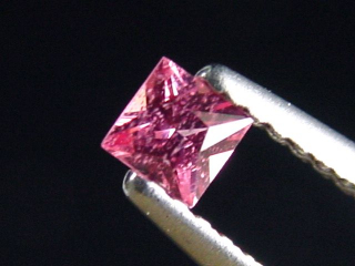 Spinel 0,20 Ct. square cut Tanzania