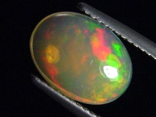 Opal 2,36 Ct. fine quality - oval cabochon