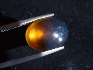 Blauer Bernstein 3,45 Ct. - 14 mm Oval Cabochon Indonesien