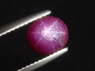 Sternrubin 3,11 Ct. feine Qualität 7,5 x 6,5 mm Oval Cabochon