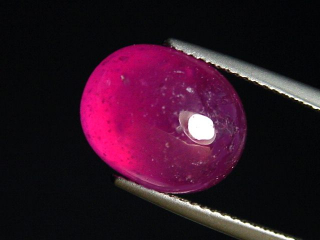 Rubin 12,99 Ct. Oval Cabochon - Rosarot - behandelt 14 x 11 mm