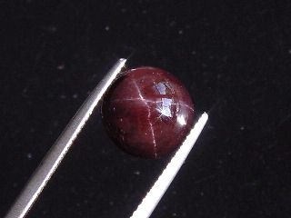 Sterngranat 8,66 Ct. 4-strahliger Stern Cabochon Indien fein