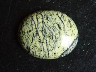 Nephrite Jade in Serpentinite 22,12 Ct. cabochon Canada