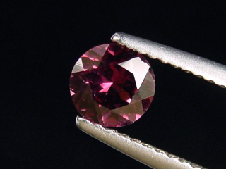 Spinell 0,87 Ct. Rund 5,5 mm Tansania