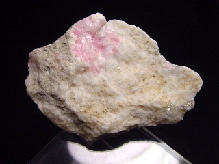 Tugtupite specimen 46 mm - Greenland