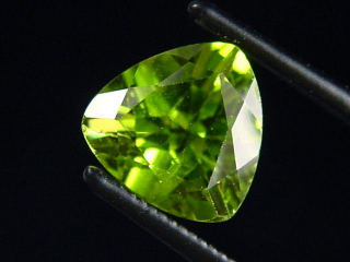 Peridot 3,31 Ct. Apfelgrün - 9 x 9 mm Trillion Sri Lanka