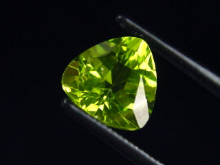 Peridot 3,24 Ct. Apfelgrün - 9 x 9 mm Trillion Sri Lanka