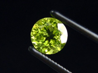 Peridot 1,13 Ct. apple green - 6 mm round Sri Lanka