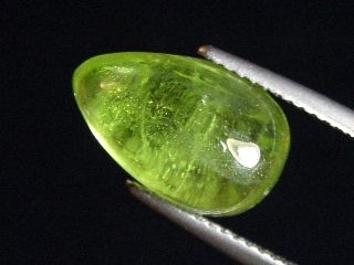 Peridot 6,76 Ct. applegreen - 14 x 9 mm pear cabochon