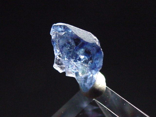 Benitoite crystal 6,5 mm - San Benito Co., California, USA