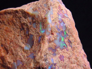 Opal rough 32 mm with colorplay - Mexico