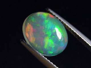 Opal / Edelopal 2,38 Ct. feinste Qualität - 11 x 9 mm Oval Cabochon