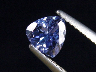 Tansanit 0,79 Ct. Trillion 6 x 6 mm - feines Blauviolett