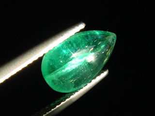 Smaragd Katzenauge 2,53 Ct. Tropfen Cabochon Kolumbien