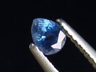 Blauer Saphir 0,44 Ct. Tropfen 5 x 4 mm Sri Lanka