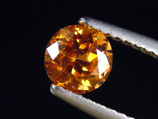 Spessartit Granat 0,84 Ct. leuchtend orange 5,5 mm Rund Tansania