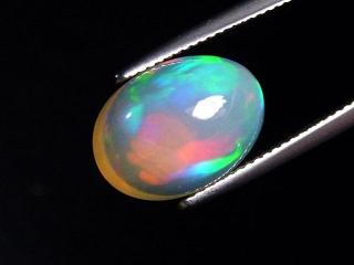 Opal 4,52 Ct. finest quality - oval cabochon