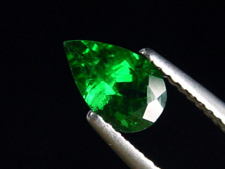 Tsavorit Granat 1,03 Ct. Spitzenfarbe Tropfen Tansania