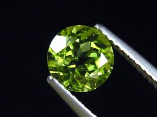 Peridot 1,69 Ct. applegreen - 7 mm round Sri Lanka