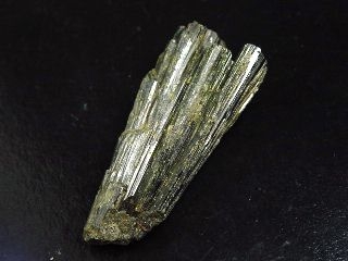 Epidote specimen 48 mm fine crystals Tanzania