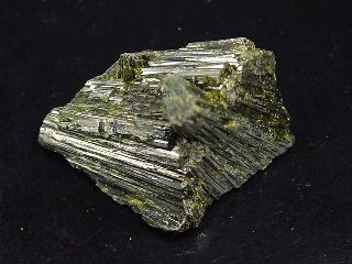 Epidote specimen 36 mm fine crystals Tanzania