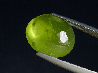 Preview: Peridot 6,58 Ct. - Apfelgrün - 12 x 10 mm Oval Cabochon Preview: Peridot 6,58 Ct. - Apfelgrün - 12 x 10 mm Oval Cabochon