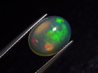 Opal 4,07 Ct. fine colorplay - oval cabochon