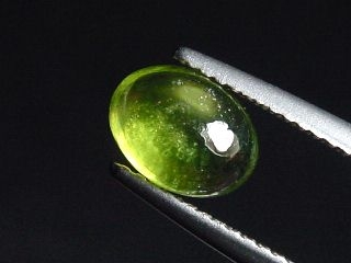 Vesuvianit / Idokras 1,80 Ct. Oval Cabochon Sri Lanka