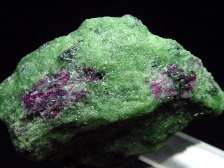 Ruby in Zoisite specimen 49 mm - Longido, Tanzania