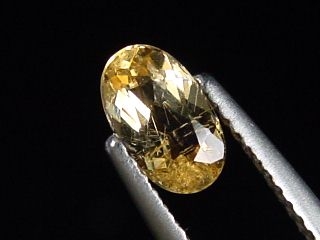 Danburit 0,72 Ct. Oval - Sahatany valley, Madag.