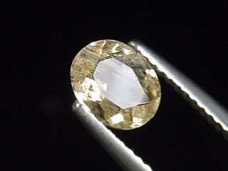 Danburit 0,84 Ct. Oval - Sahatany valley, Madag.