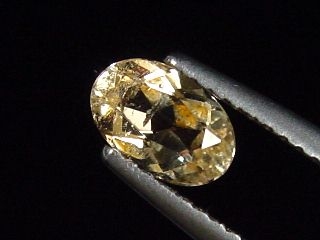 Danburit 0,68 Ct. Oval - Sahatany valley, Madag.