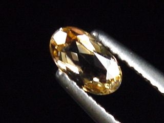 Danburit 0,41 Ct. Oval - Sahatany valley, Madag.