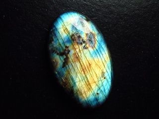 Labradorite 78,66 Ct. oval cabochon Australia