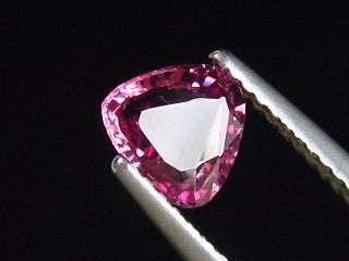 Rhodolite Garnet 0,85 Ct. trillion Sri Lanka