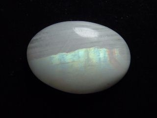 Rainbow Moonstone 34,88 Ct. oval cabochon