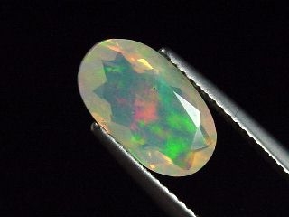 Opal 2,05 Ct. fine quality faceted oval