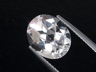 Weißer Topas 5,70 Ct. - Oval 12 x 10 mm Brasilien