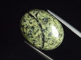 Nephrit Jade in Serpentinit 12,61 Ct. Cabochon Kanada