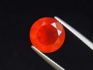 Carnelian 2,95 Ct. glowing orange red round India