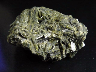 Epidote specimen 65 mm fine crystals Tanzania