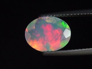 Opal 1,68 Ct. fine quality faceted oval