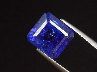 Tanzanite 7,02 Ct. finest blue violet color octagon